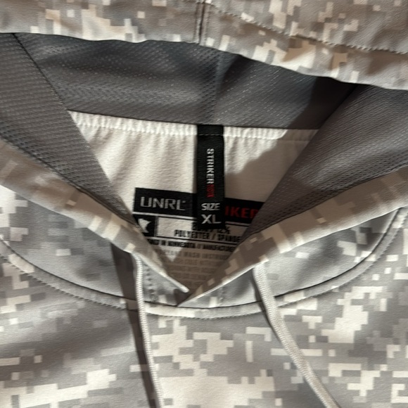 UNRL STRIKER SWEATSHIRT SILKSERIES - Picture 3 of 3